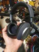 ⁦אוזניות אלחוטיות Bower & Wilkins PX7⁩ – תמונה ⁦4⁩